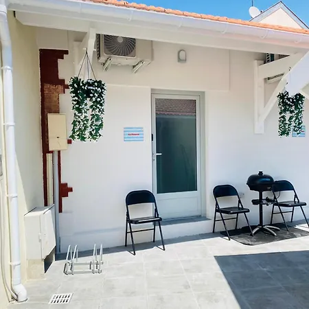 Et Centre A Pied, La Pinasse Est Maison Duplex Climatisee Avec Menage, Draps Et Serviettes Inclus Ferienhaus *